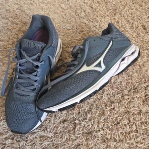 Mizuno Gray Running Shoes